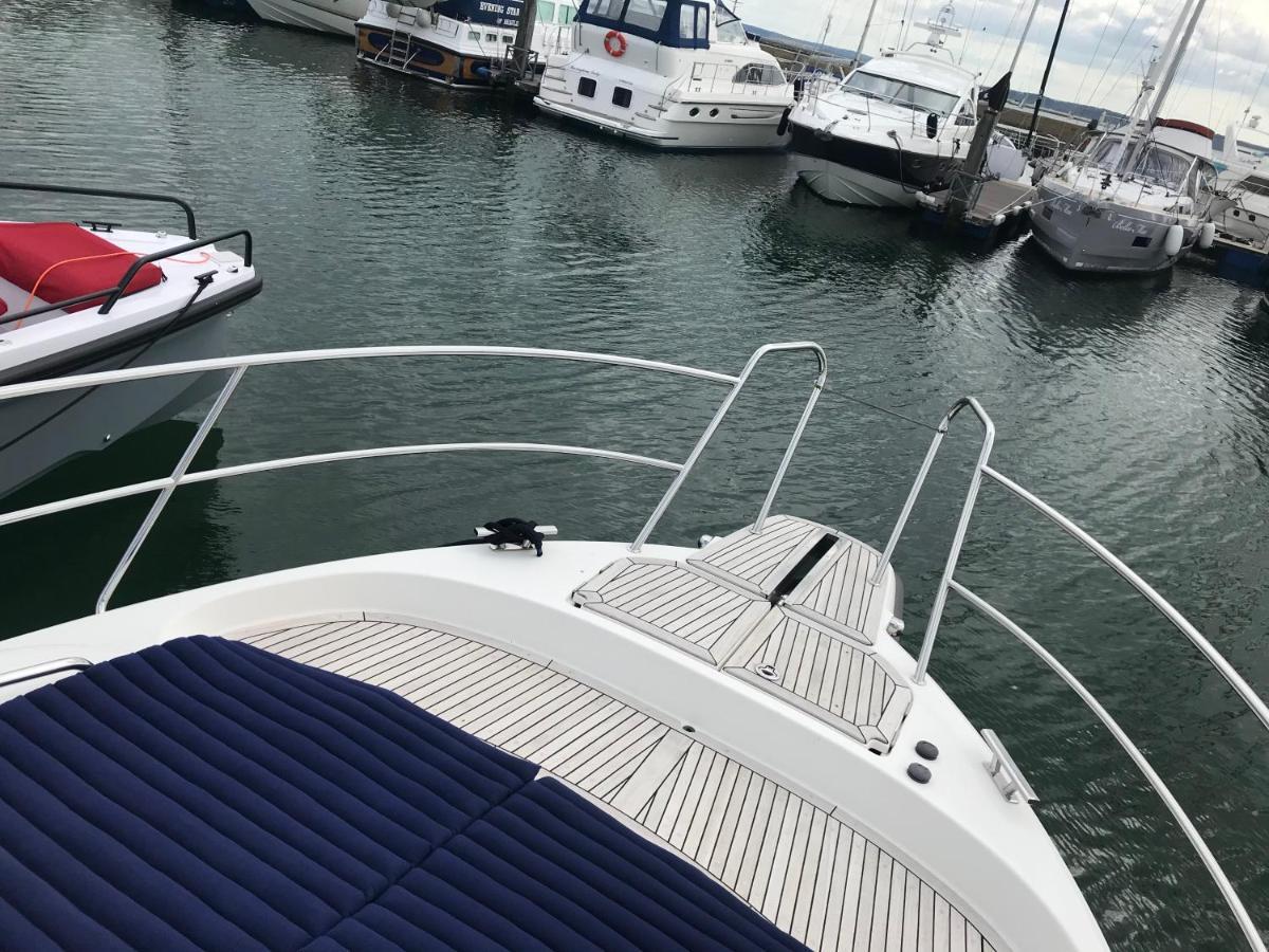 Отель Adelphi B A Delightful 6 Berth Boat Лимингтон Экстерьер фото